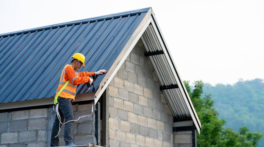 Expert Emergency Roof Repairs services in Fond Du Lac, WI